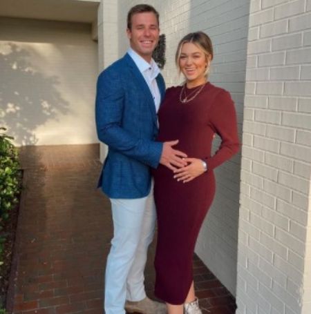 "Duck Dynasty" star Sadie Robertson shows off a 35-week baby bump in her recent Instagram post. 